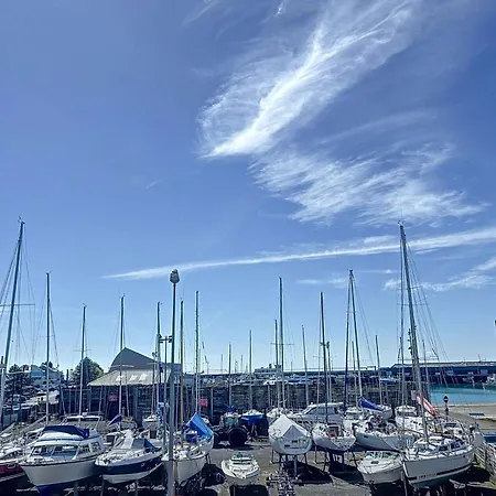 Appartement Avec Balcon Au Port De Plaisance De Granville - Fr-1-361-119 Apartment *