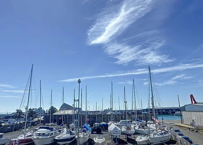 Appartement Avec Balcon Au Port De Plaisance De Granville - Fr-1-361-119 아파트 *